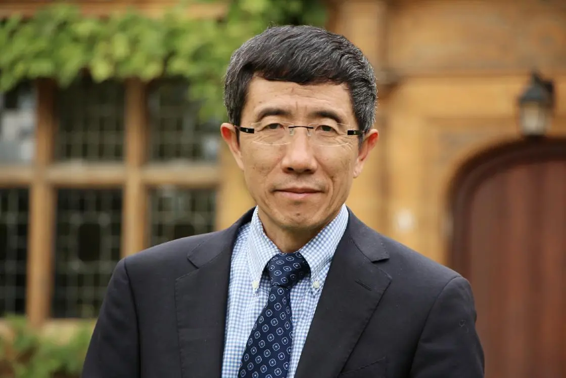 中国农业大学文科资深讲席教授、小云助贫创始人、国务院扶贫开发领导小组专家咨询委员会委员李小云