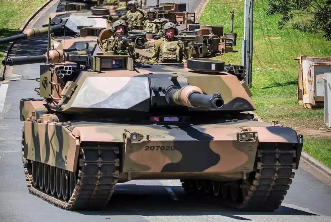 澳大利亚陆军第2装甲骑兵团组建第2个坦克中队（D中队）。此举标志着澳大利亚重型装甲力量整合与结构改革进入新阶段。