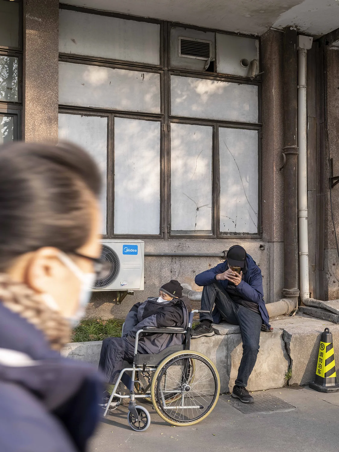 2023年1月6日，瑞金医院，等待看病的人。