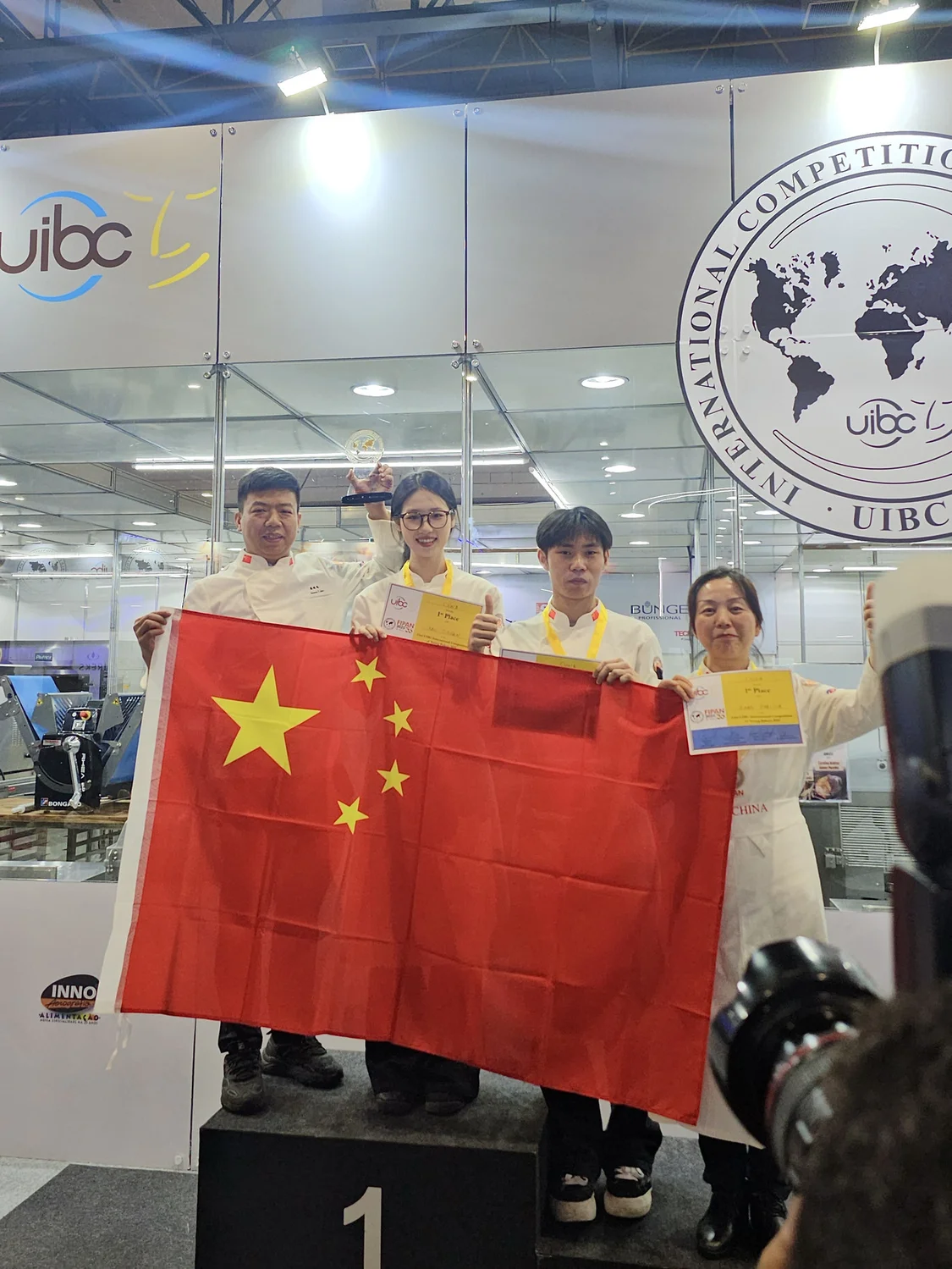 用面包“雕刻”三星堆：浙江商业技师学院00后浙江女孩包佳千捧回国际烘焙大赛冠军 图3