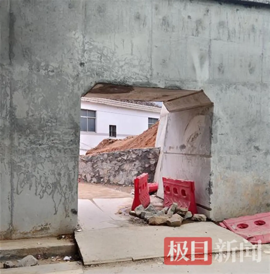 江西“最强钉子户”独守孤房：没料到政府宁可多花钱让公路改道，也不答应自家要求_https://www.izongheng.net_快讯_第3张