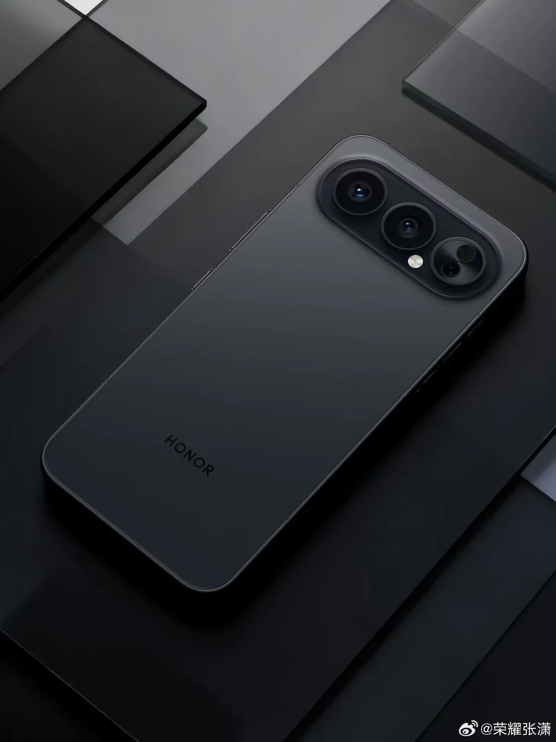 荣耀500系列官宣全系采用一体冷雕工艺 96%透光率+“水晶质感”