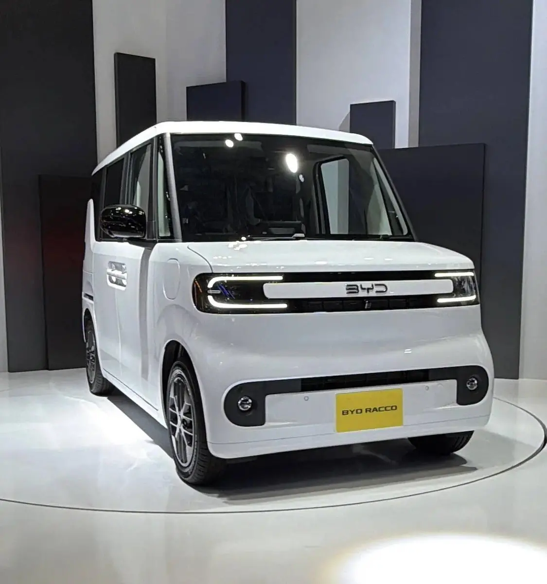 ▲比亚迪电动K-Car Racco侧面