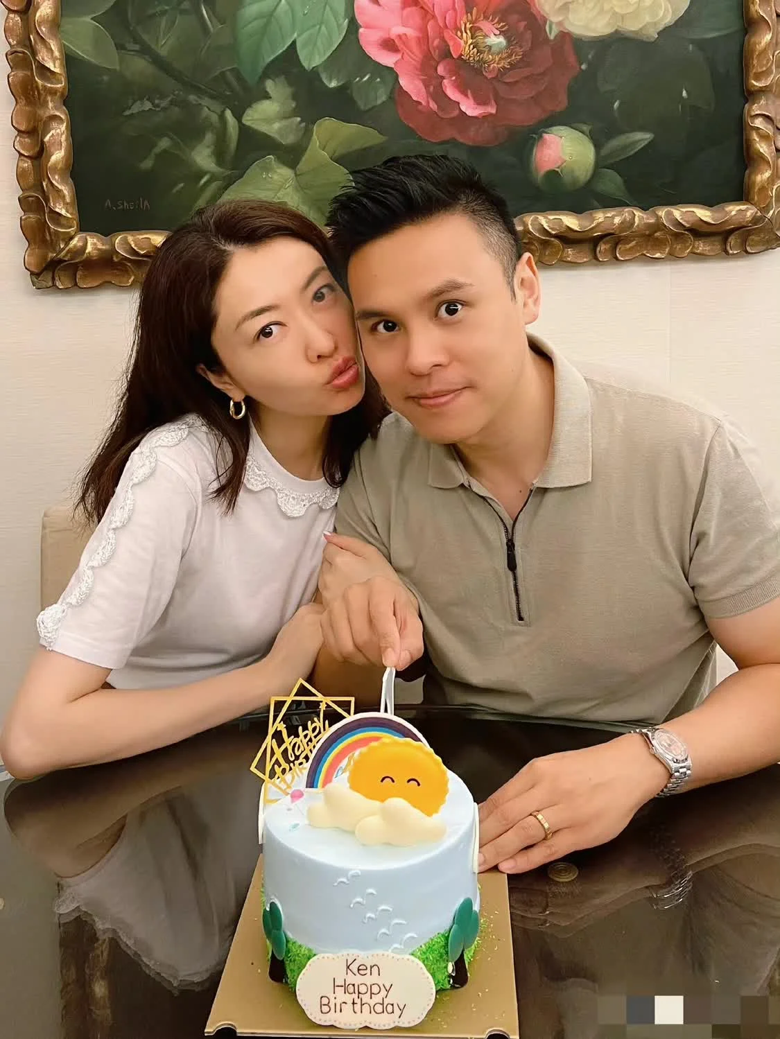 熊黛林晒一家四口合照为老公庆生 夫妻俩贴脸亲亲撒狗粮