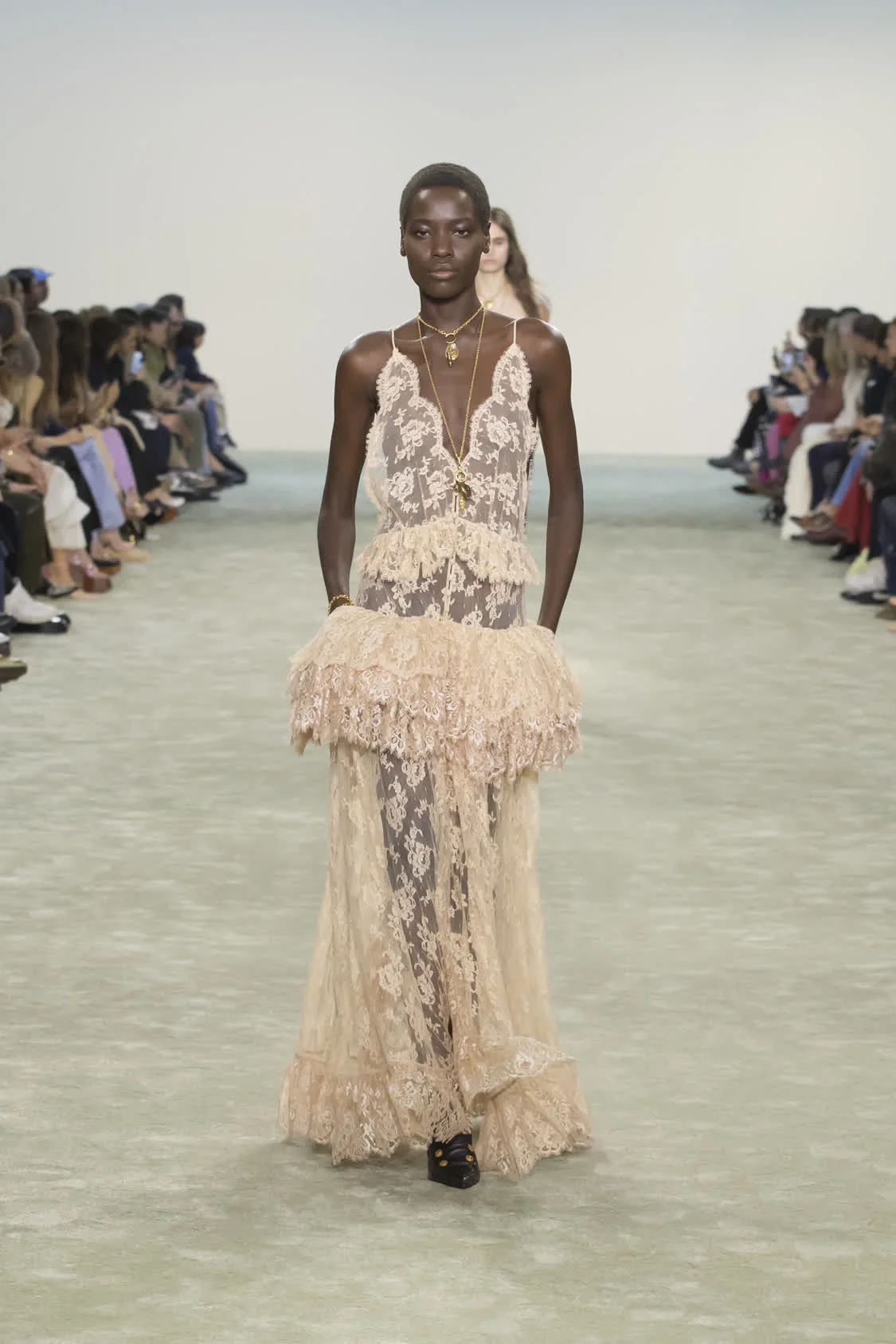 THE EVOLUTION 系列 CHLOÉ 2025冬季系列