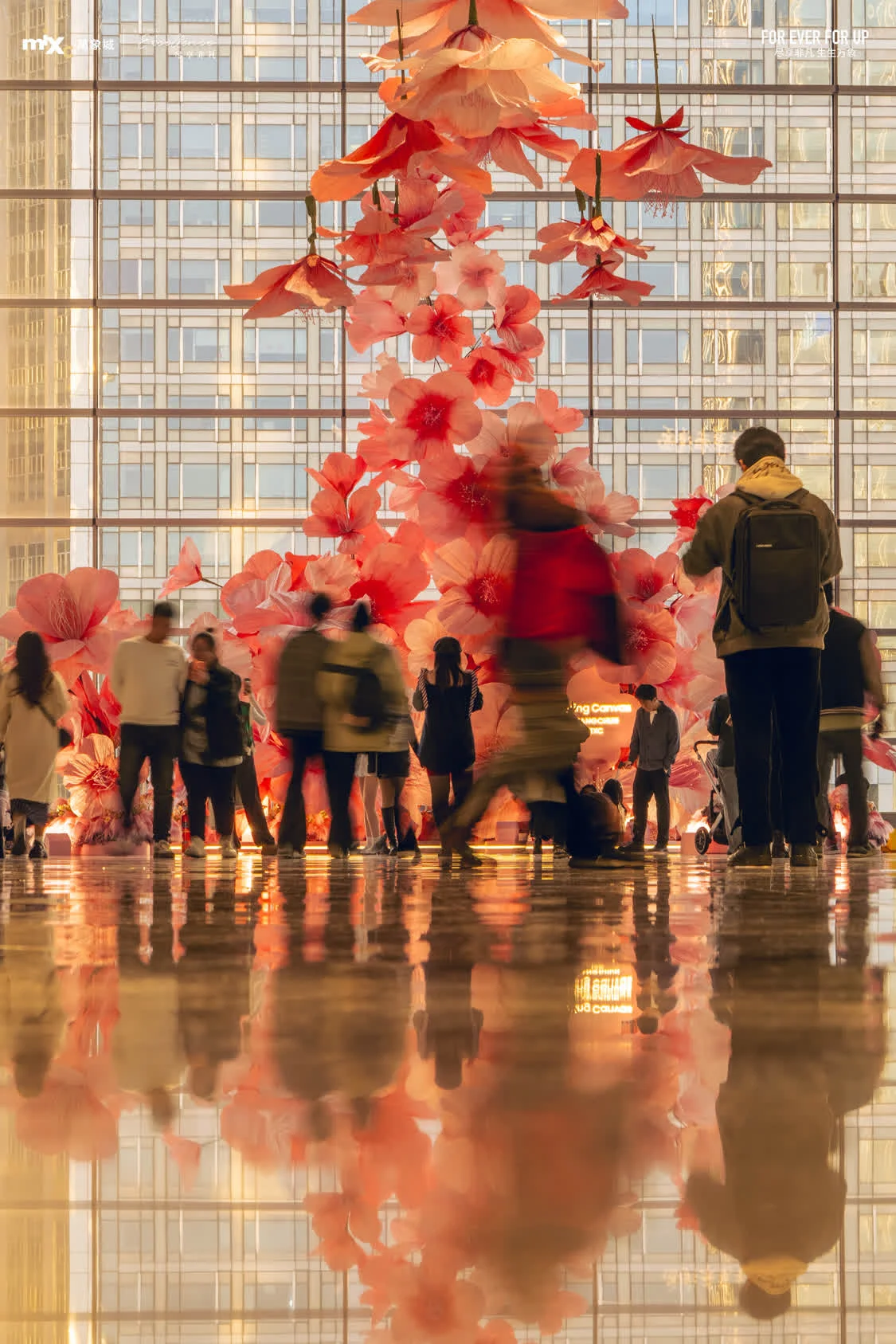 桃花雨纷飞 长春万象城用艺术“编织”城市春色