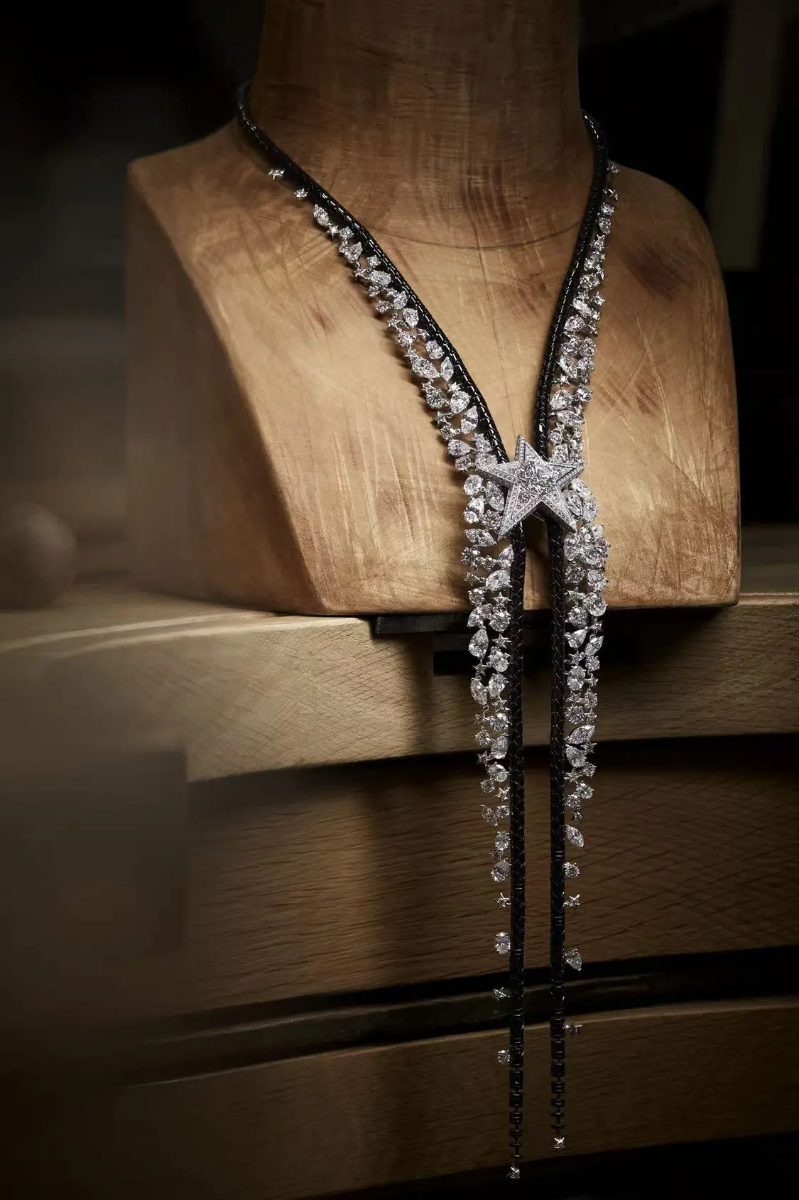 香奈儿臻品珠宝系列新品发布