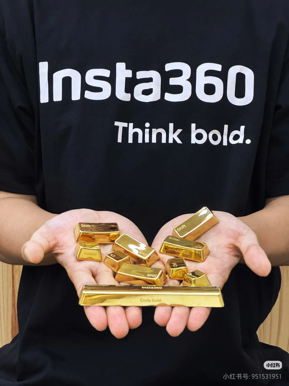 影石奖励程序员黄金键帽 黄金空格键价值近4万元