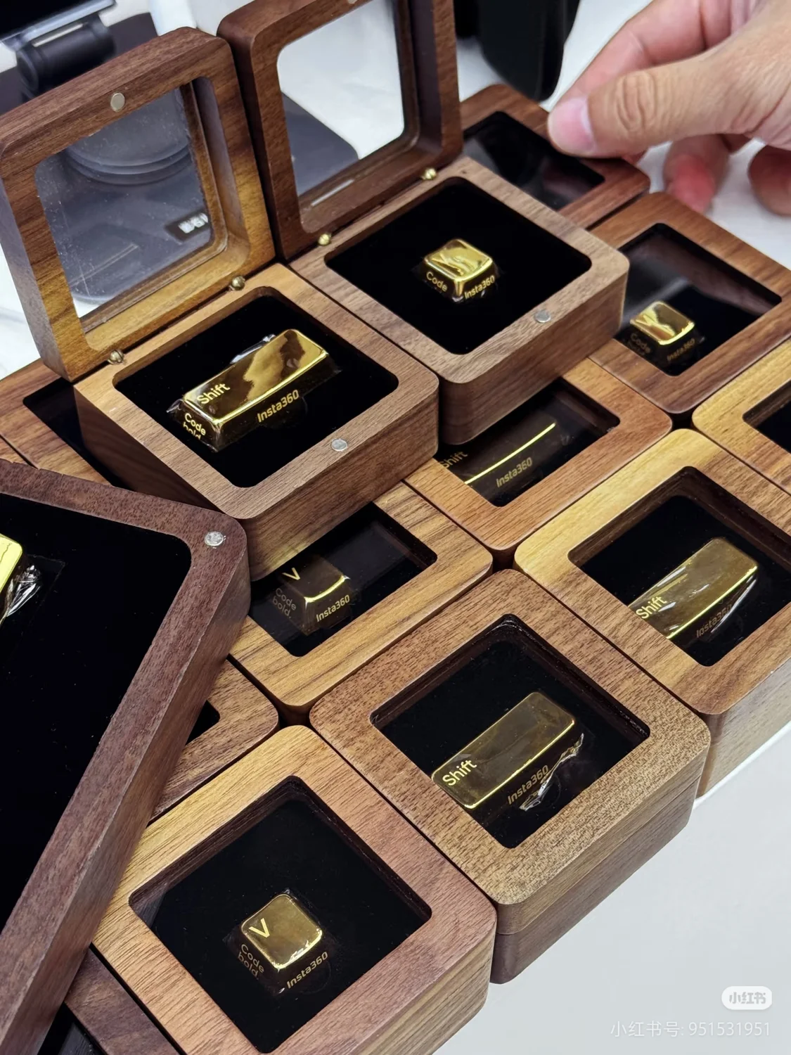 影石奖励程序员黄金键帽 黄金空格键价值近4万元