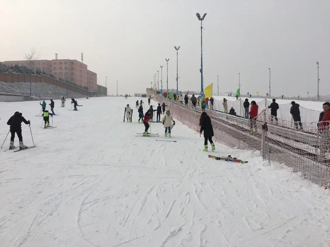 冬天来了，西安周边有哪些滑雪场在等着我们，哪个雪场性价比最高插图2
