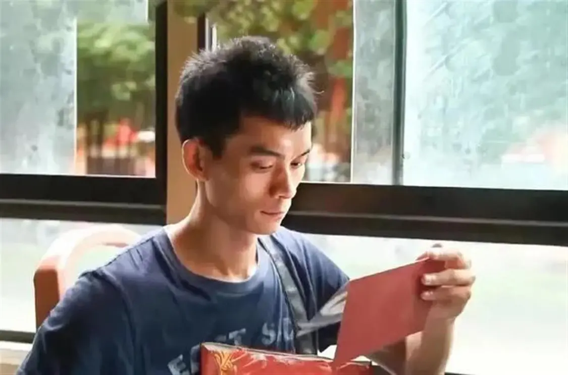 极目锐评|34岁“考霸”为上清华复读13年，值不值得，每个人都应有自己的答案-35岁考上清华本科