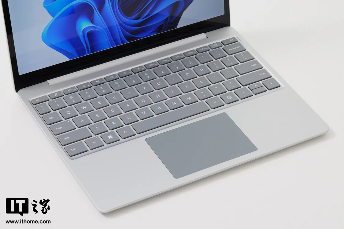 【IT之家开箱】微软SurfaceLaptopGo2亮铂金图赏