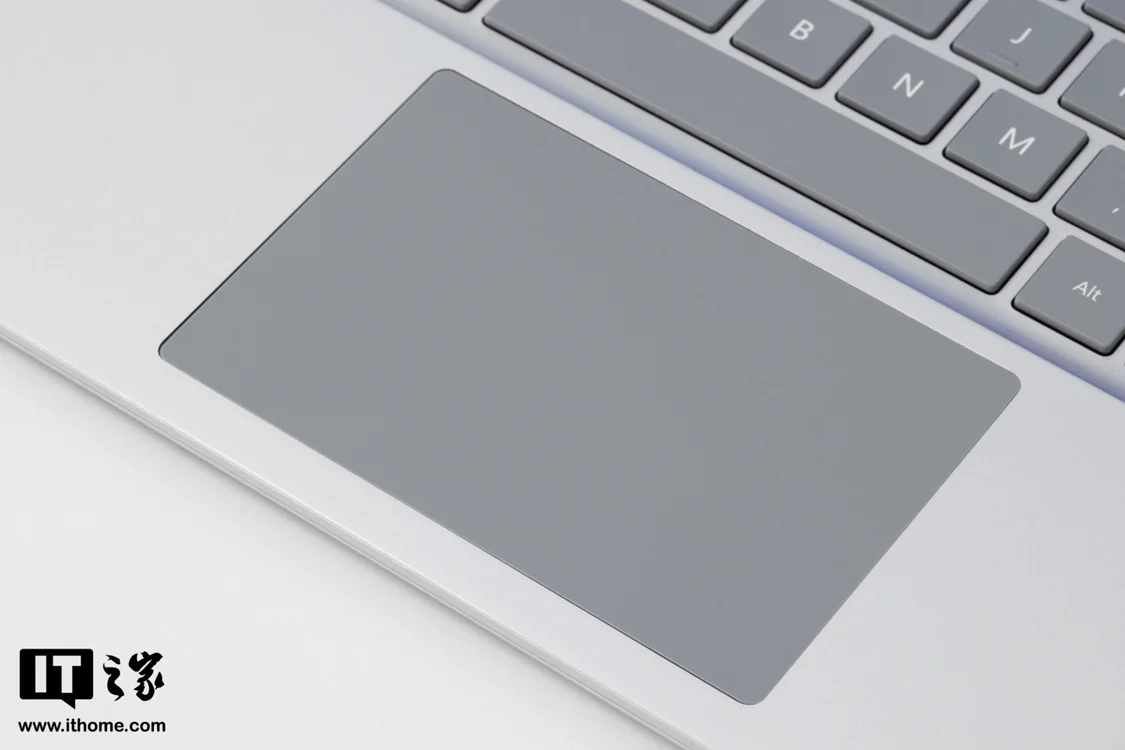 【IT之家开箱】微软SurfaceLaptopGo2亮铂金图赏