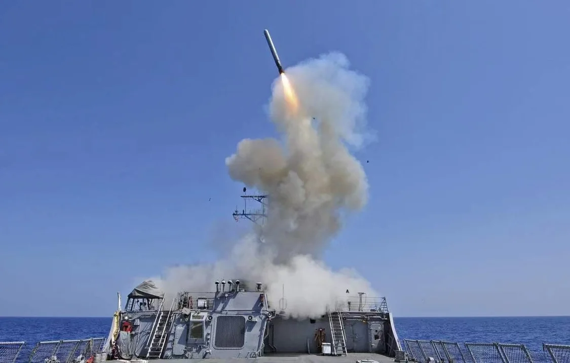 美国军舰发射“战斧”导弹，图自外媒