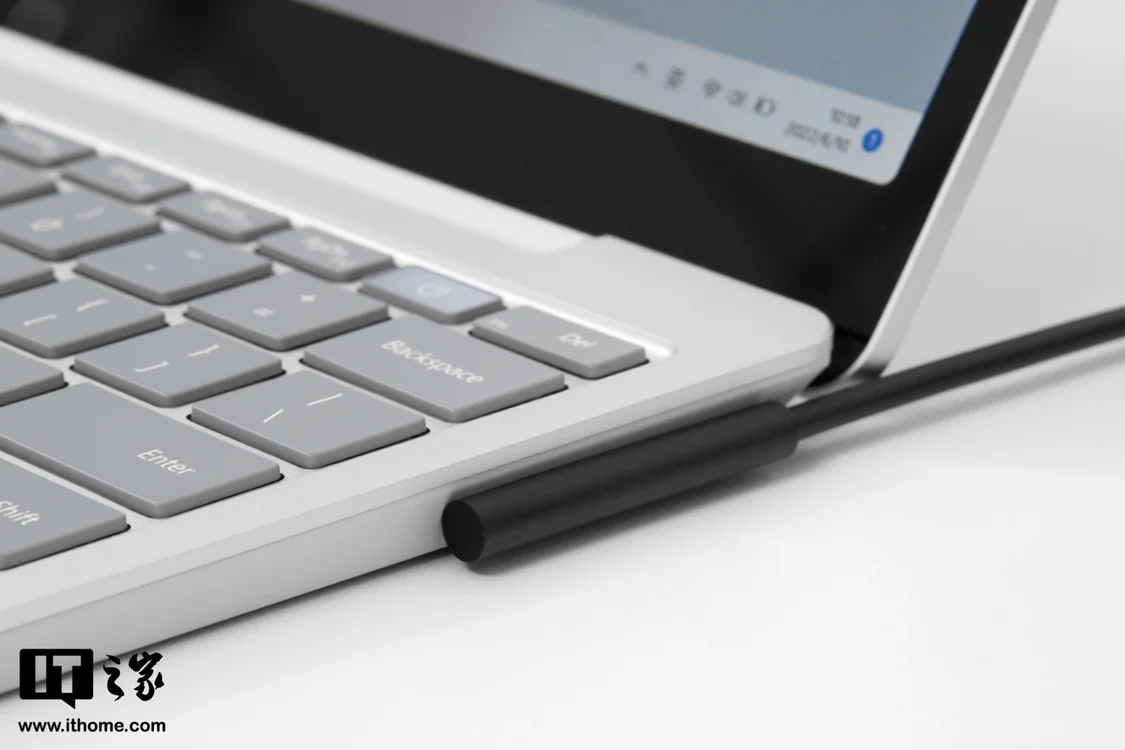 【IT之家开箱】微软SurfaceLaptopGo2亮铂金图赏