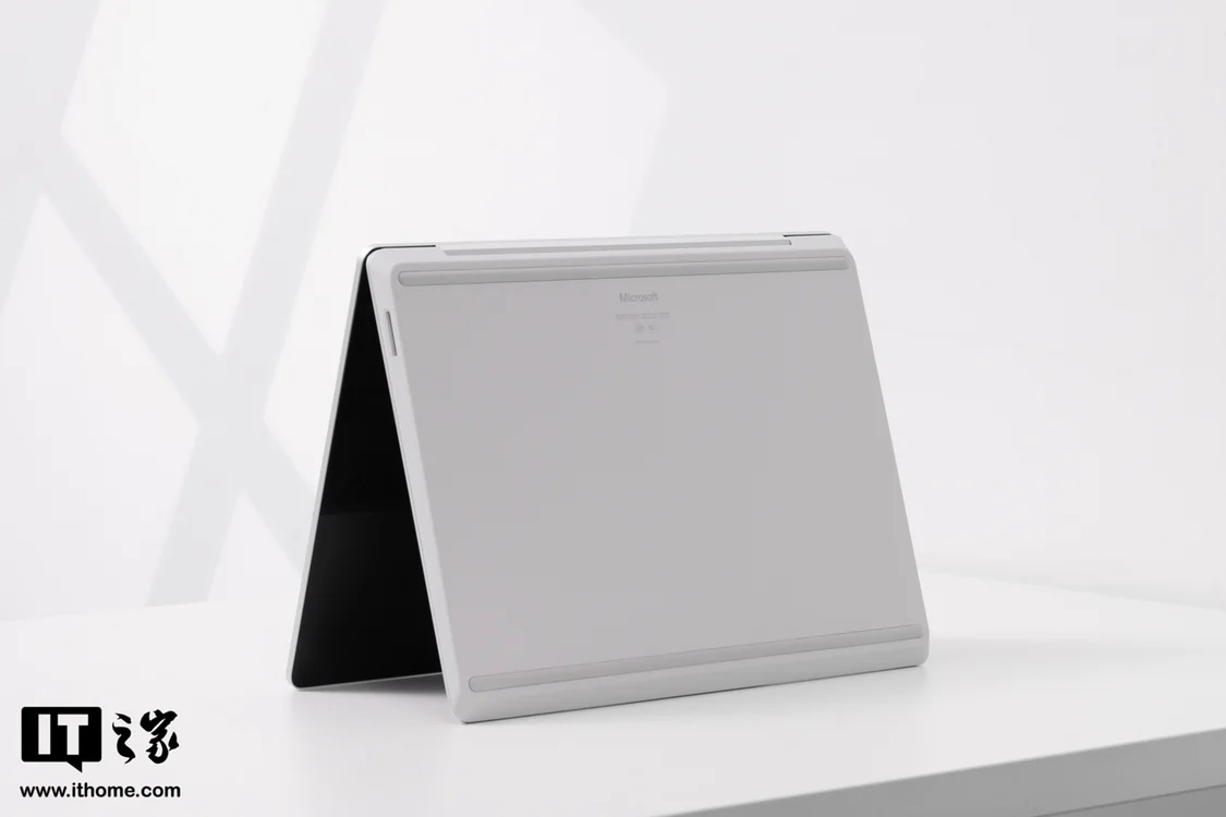 【IT之家开箱】微软SurfaceLaptopGo2亮铂金图赏