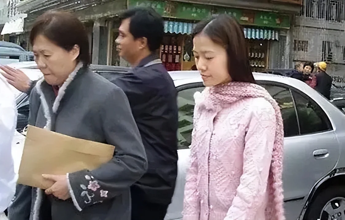 18年过去了，当年28岁嫁给8旬老人的翁帆，如今怎么样了-翁帆为什么嫁82