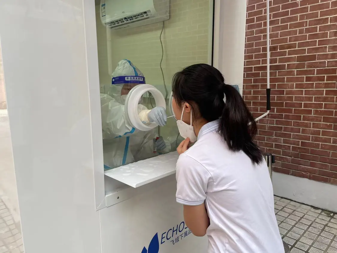 初夏校园重现勃勃生机！上海高二高三学生今天复学，师生们的双向奔赴有趣有爱-上海高三开学时间2020下半年