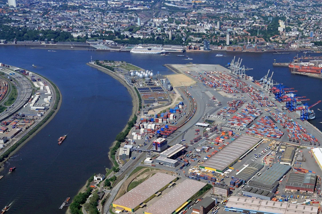 汉堡港Tollerort集装箱码头，图自HHLA公司网站