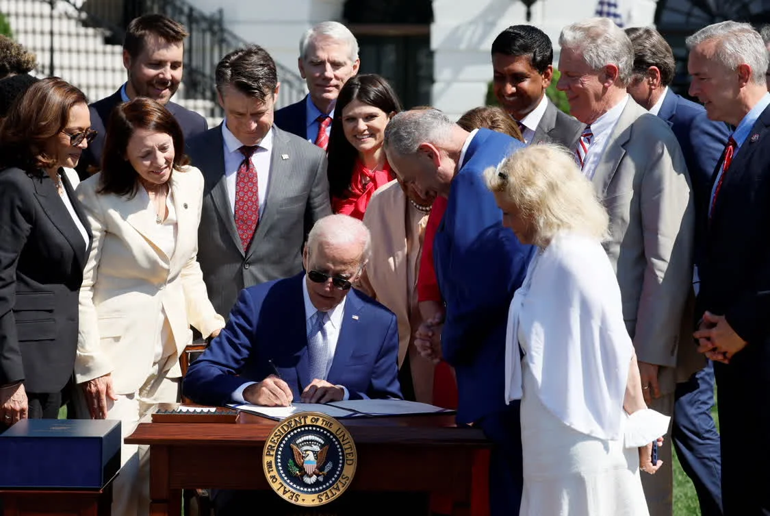 美国总统拜登签署《芯片和科学法案》（图源: IC photo）