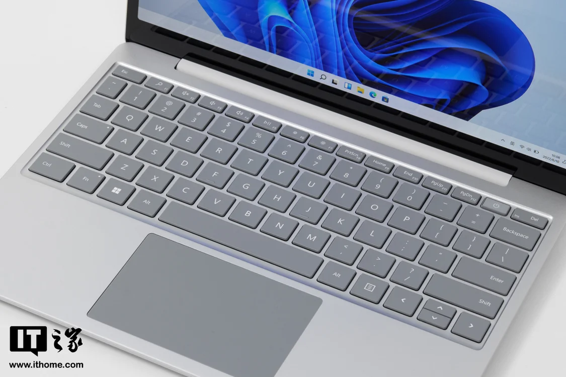 【IT之家开箱】微软SurfaceLaptopGo2亮铂金图赏