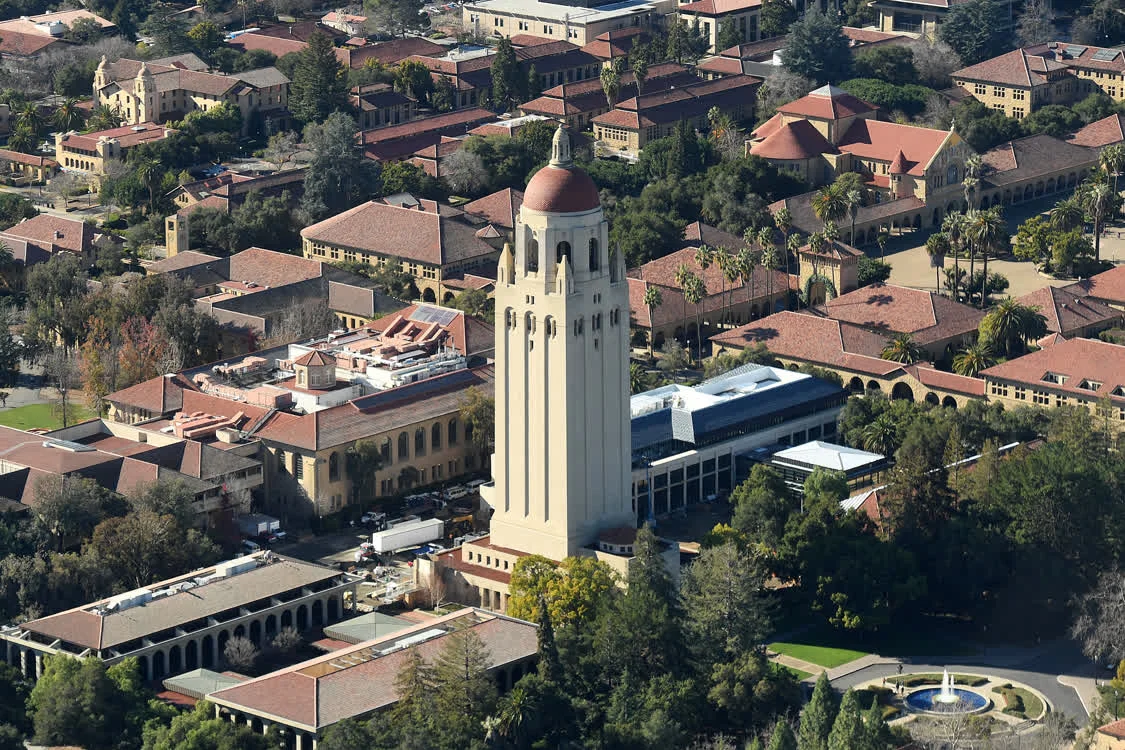 这是2017年1月13日拍摄的美国斯坦福大学（资料照片）。（新华社发）