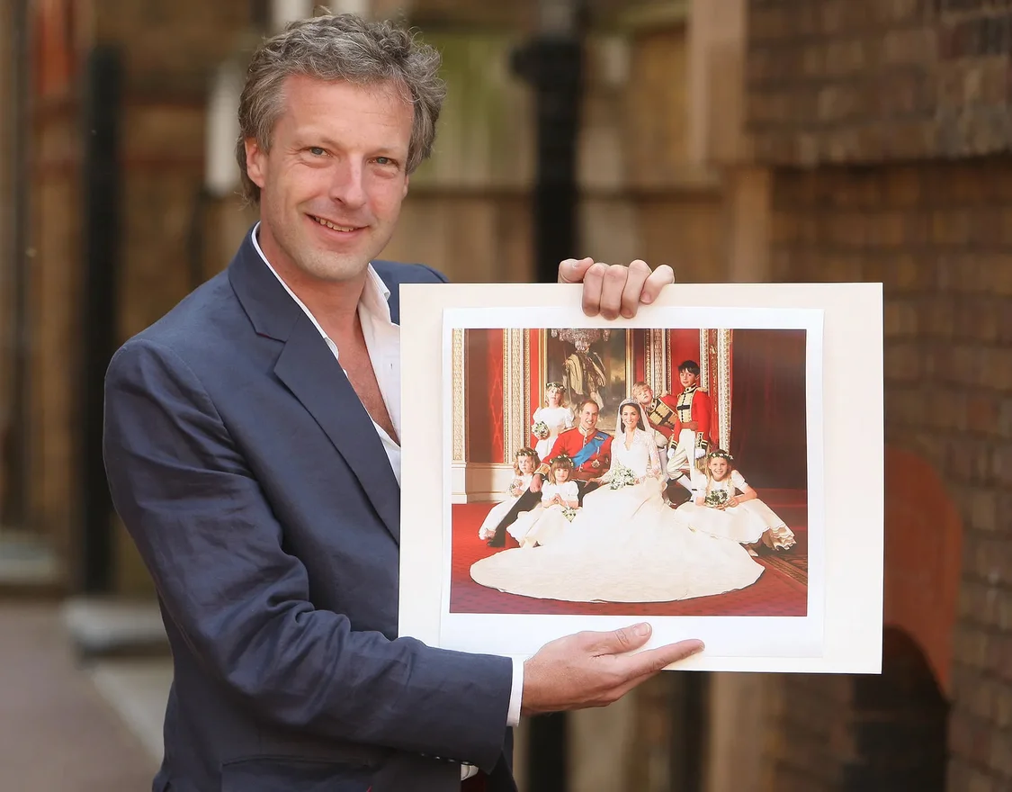 摄影师Hugo Burnand展示他在2011年为威廉和凯特拍摄的婚礼照片。