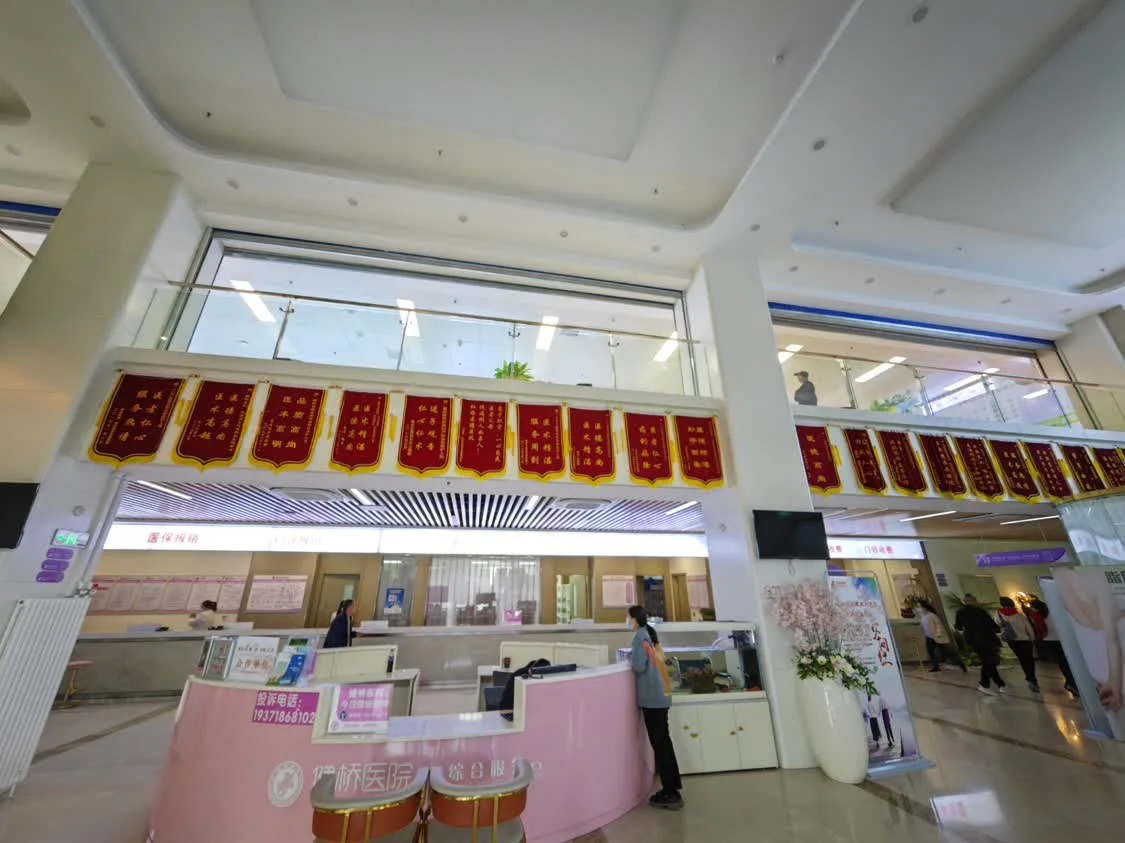 图为11月7日拍摄的襄阳健桥医院一楼大厅。新华社记者 侯文坤 摄