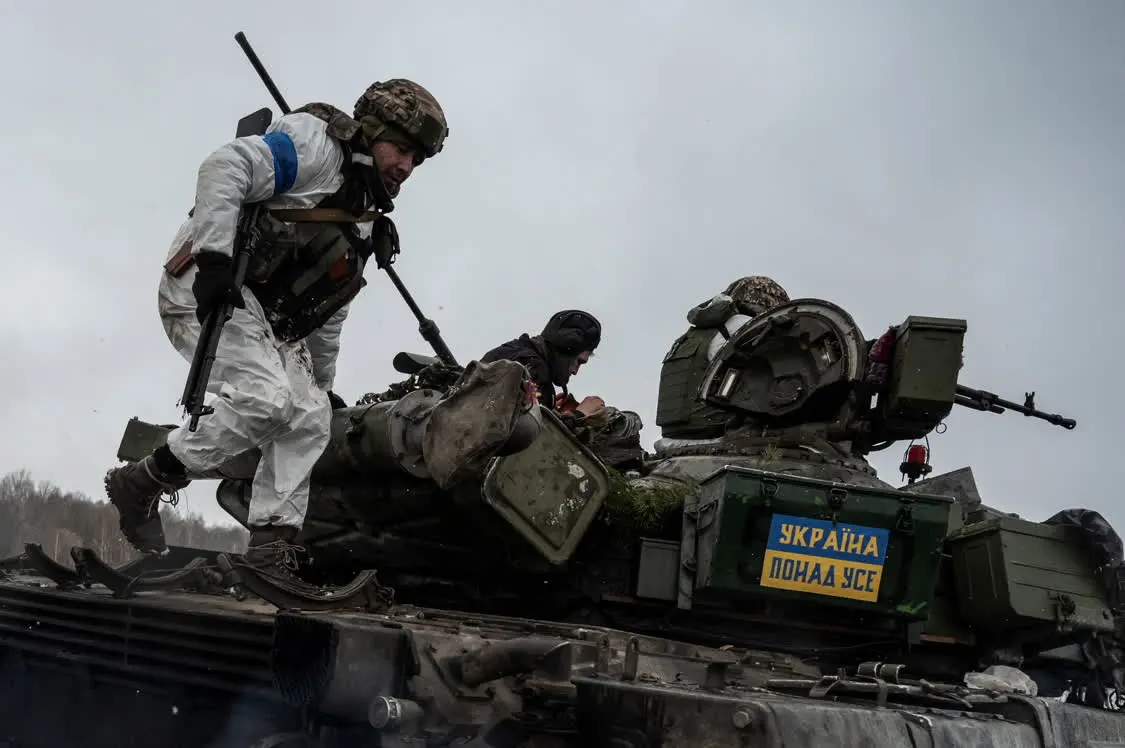 乌克兰军队靠近白俄边境进行演习（视觉中国）