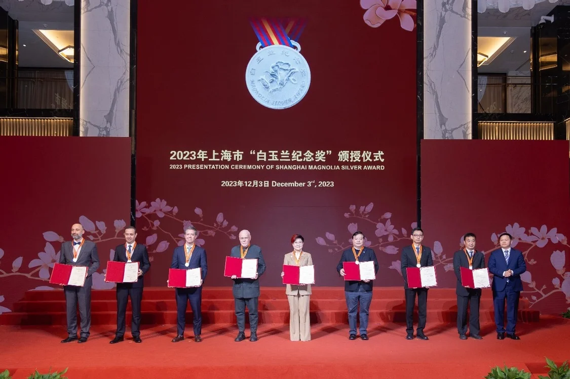 黄晓庆获“白玉兰纪念奖”：达闼的机器人创新之路(图1)