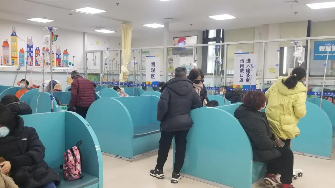 上海一综合性医院的儿童输液区 图源：观察者网