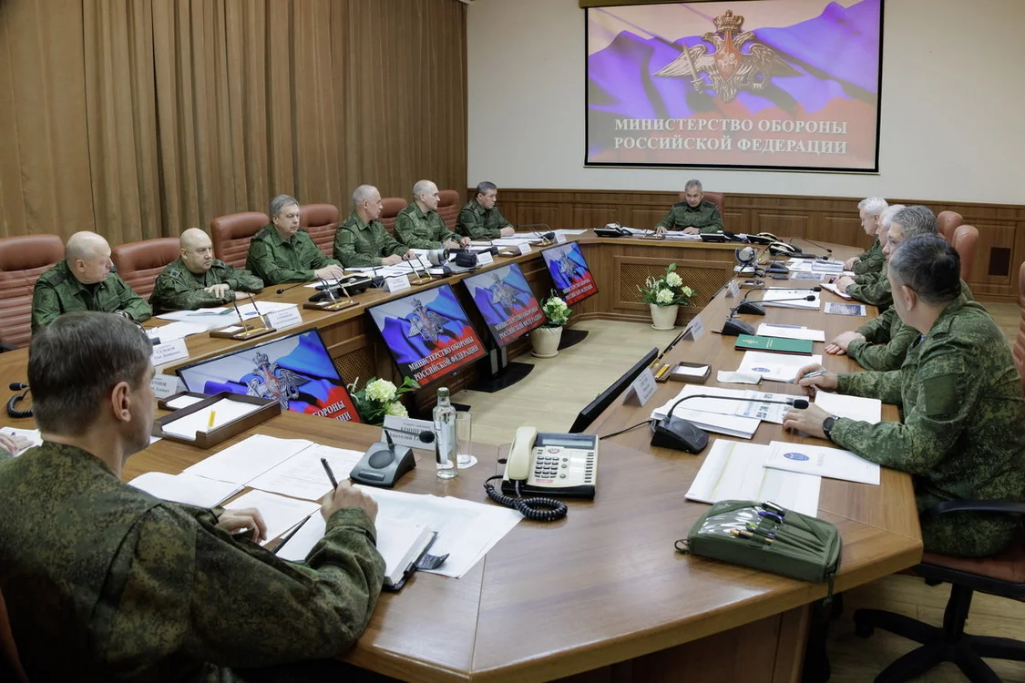 1月17日，绍伊古在的国防部会议上介绍有关情况 图源：俄国防部网站