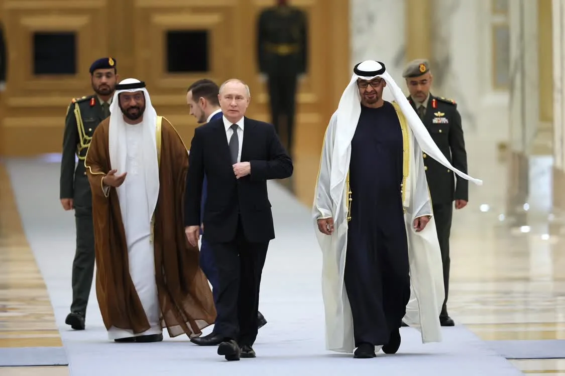 当地时间2023年12月6日，阿联酋阿布扎比，阿联酋总统穆罕默德会见到访的俄罗斯总统普京。IC photo 图