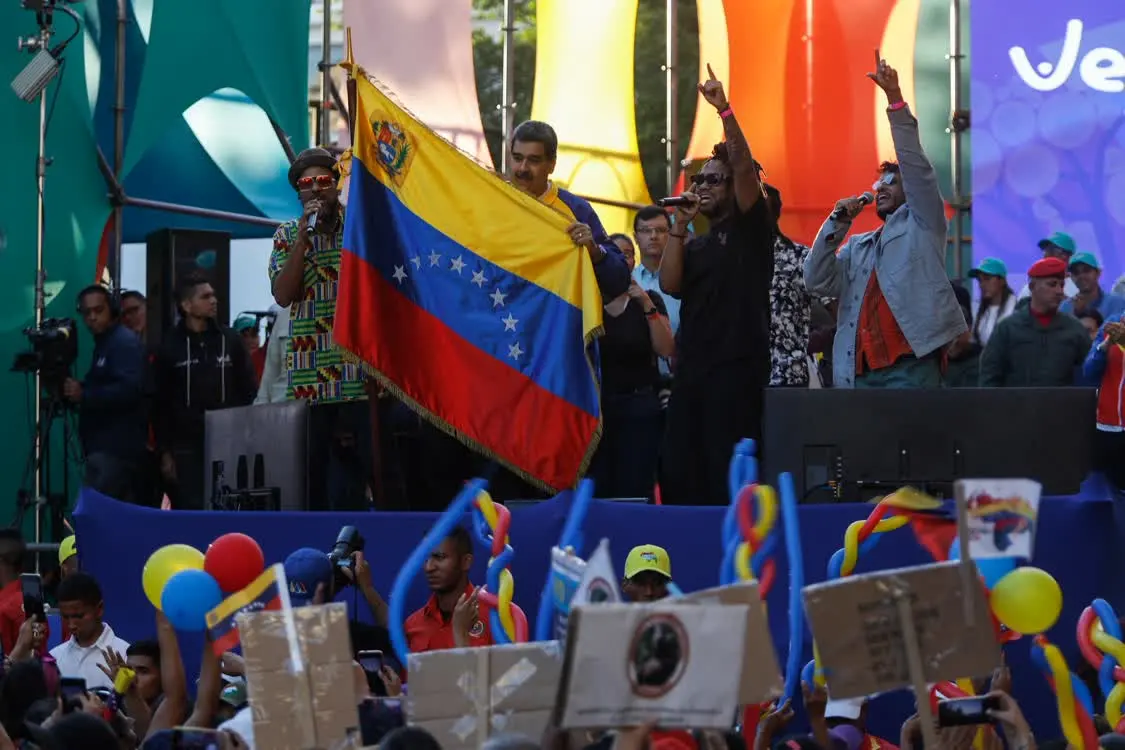 当地时间2023年12月1日，委内瑞拉加拉加斯，委内瑞拉总统马杜罗在保卫埃塞奎博领土的全民公决前发表讲话。