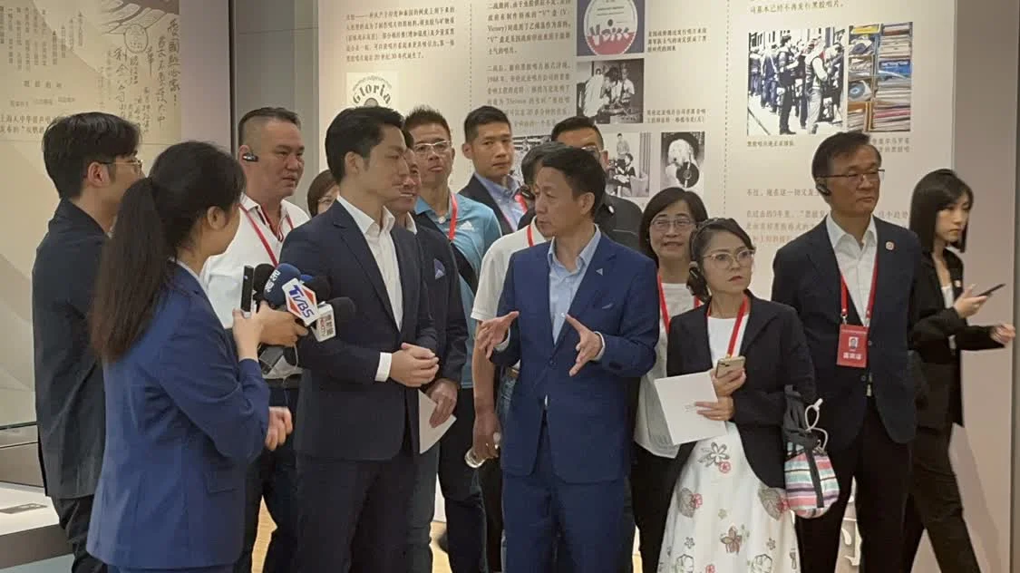 台北代表团参观展览。 本文图片 澎湃新闻记者 蒋乐来 图