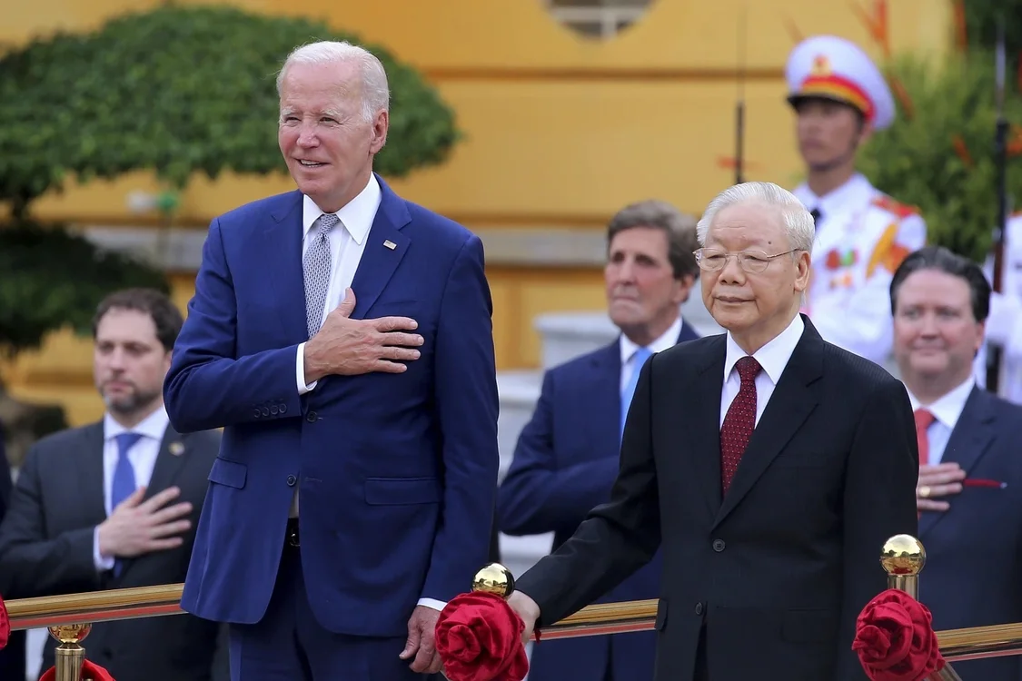 美国总统拜登与越共中央总书记阮富仲出席欢迎仪式 图自美联社