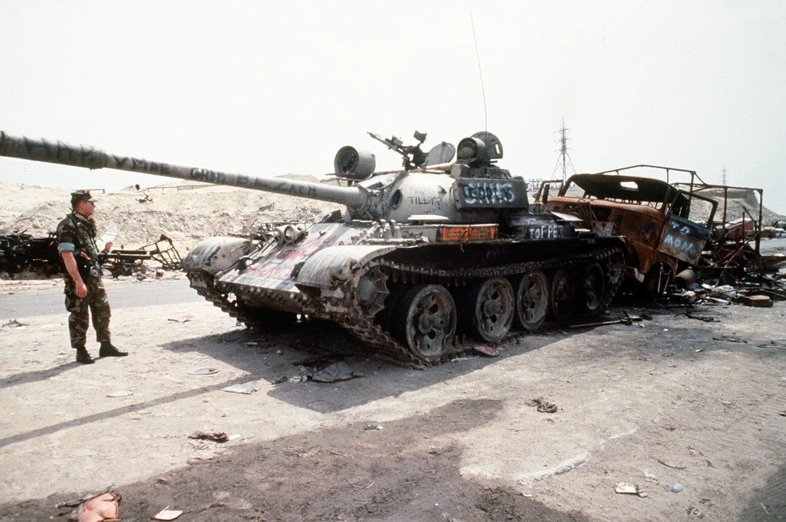 一部在海湾战争中被美军摧毁的伊拉克T-55坦克。 美国空军 图