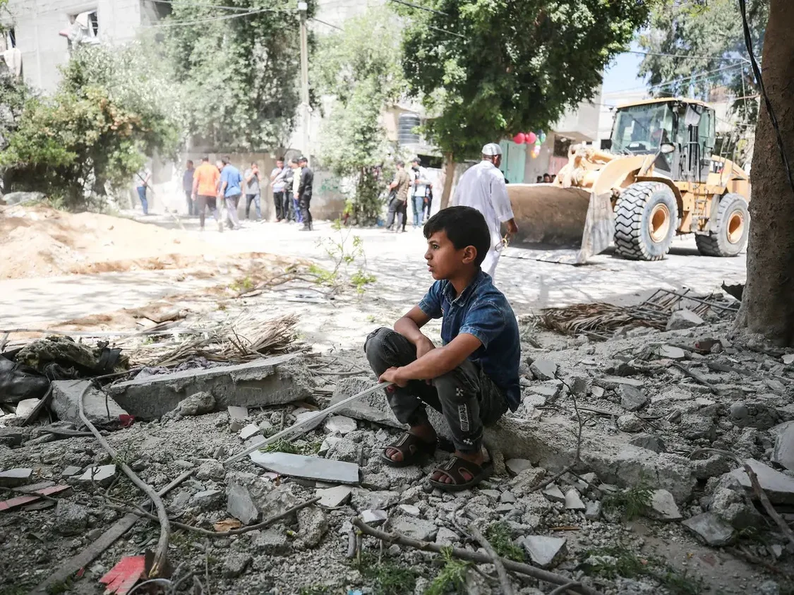 生活在物资极度匮乏、以色列空袭之下的加沙儿童