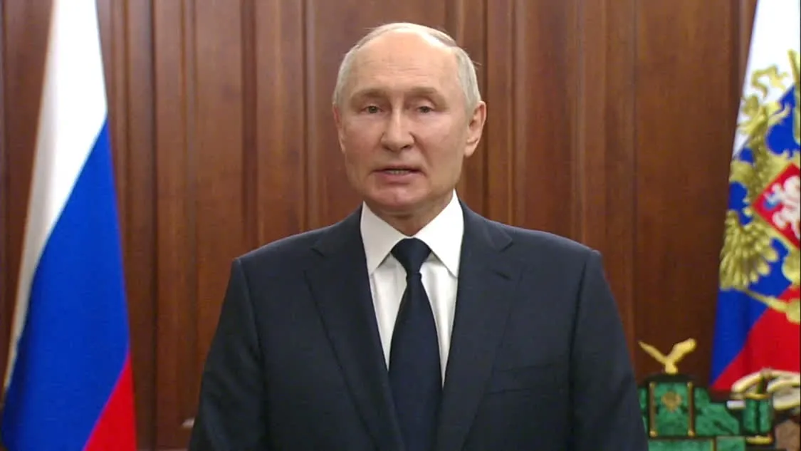 26日晚，俄罗斯总统普京在克里姆林宫发表全国电视讲话（图源：CNN）