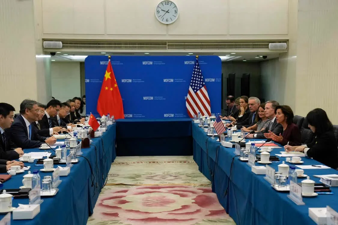 8月28日，中国商务部部长王文涛会见美国商务部长雷蒙多 图源：视觉中国