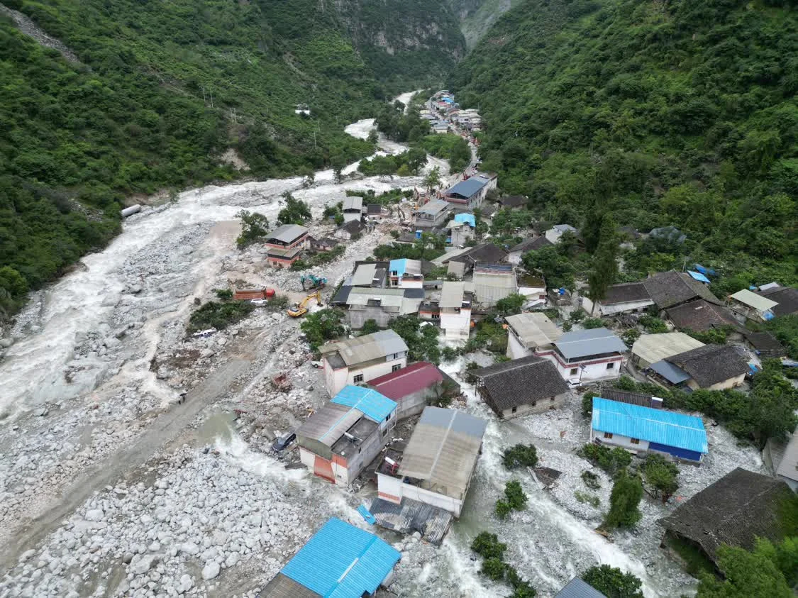 山洪泥石流摧毁了许多房屋。 本文图片 澎湃新闻记者 胥辉