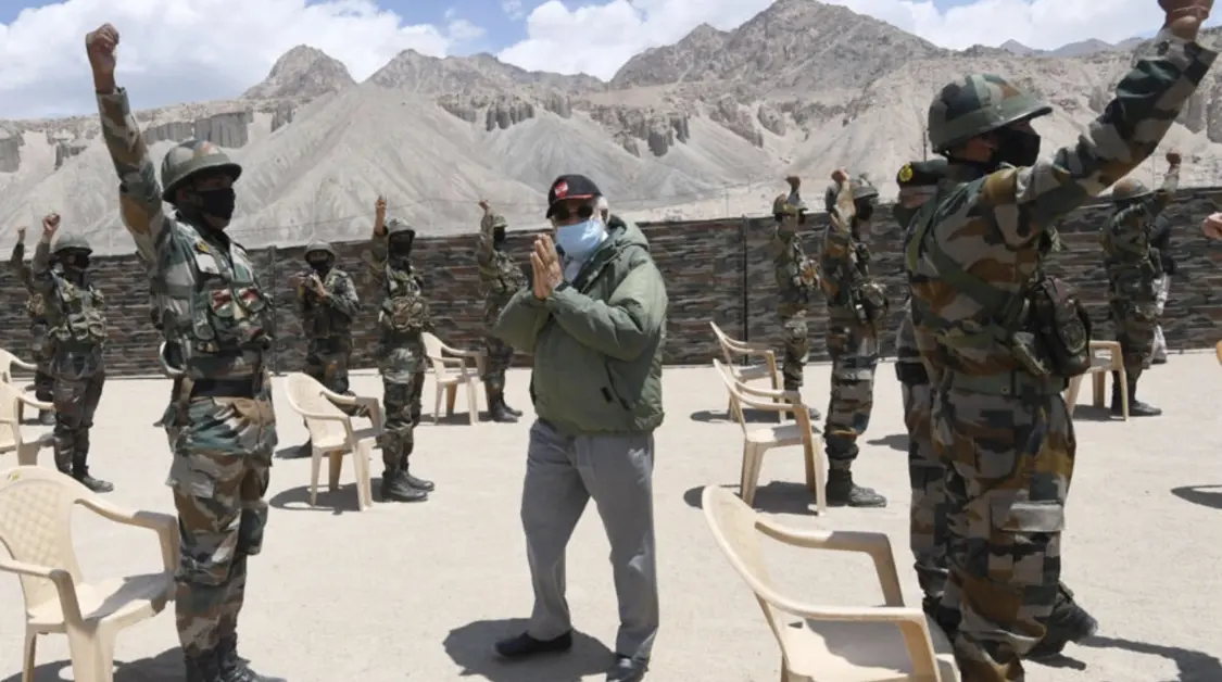 印度总理莫迪2020年7月3日视察印中边境军队（图源：路透社）