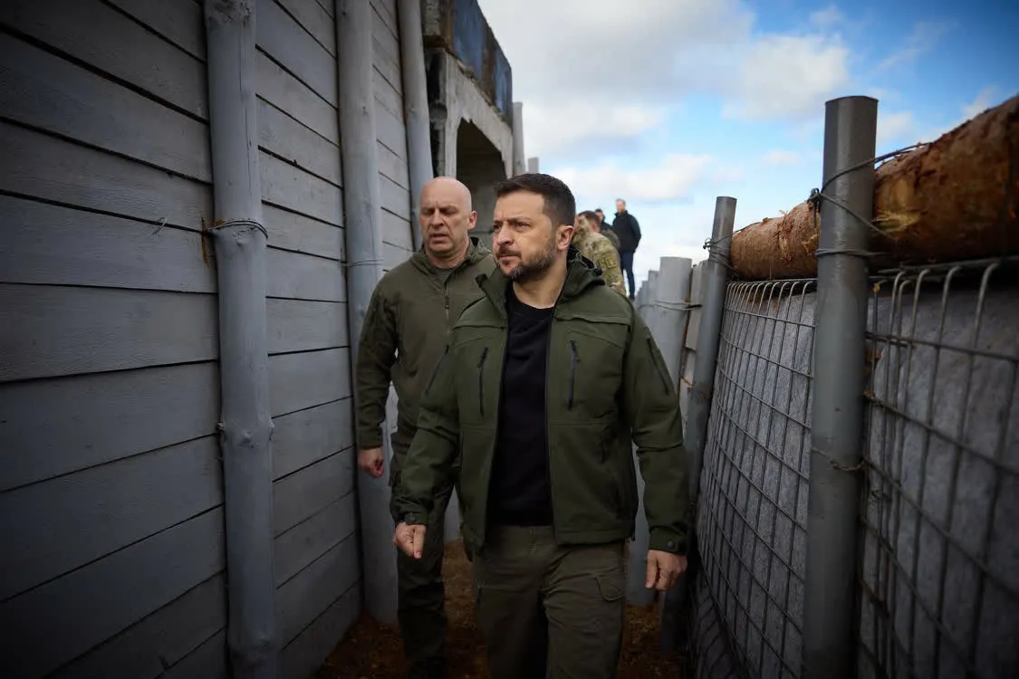 4月19日，泽连斯基视察顿涅茨克地区乌军阵地 图源：视觉中国