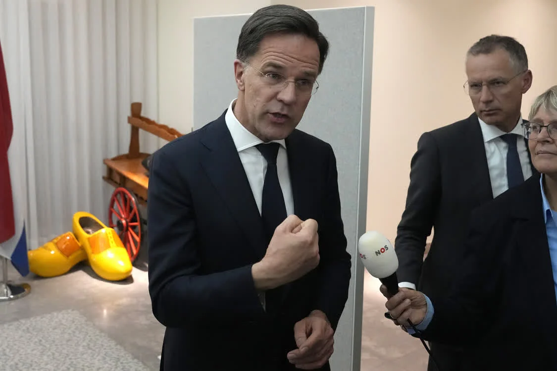 3月27日，吕特在荷兰驻华大使馆接受媒体采访