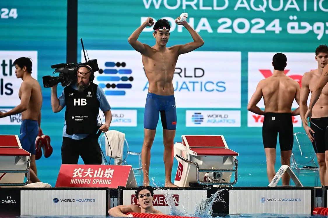 中国选手潘展乐打破男子100米自由泳世界纪录