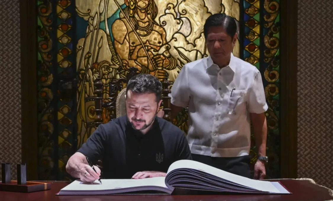 3日，泽连斯基与马科斯会面（美联社）