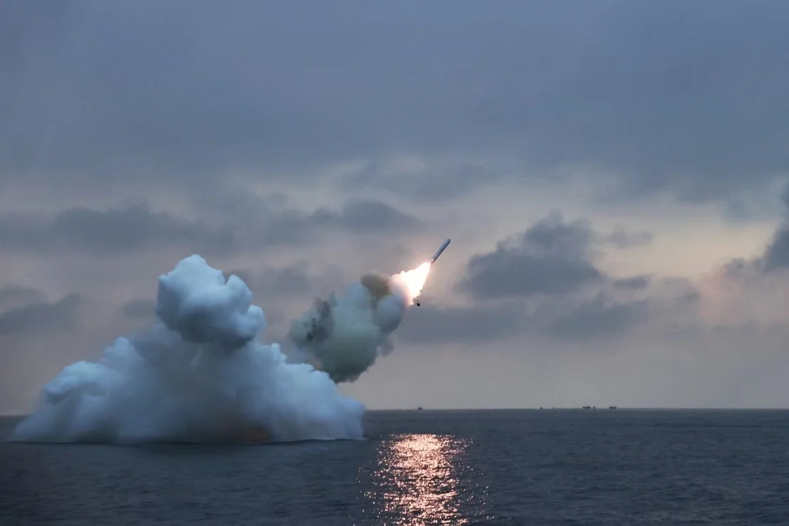 朝鲜宣布进行潜射战略巡航导弹试射 金正恩指导(图)