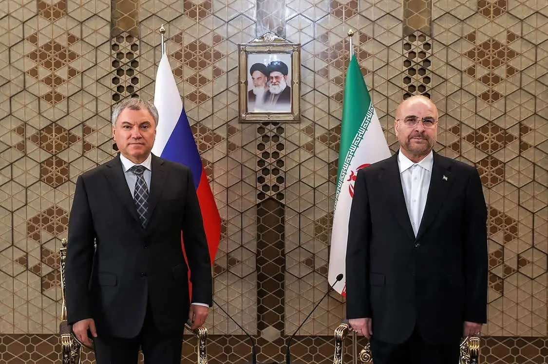 穆罕默德·巴盖尔·卡利巴夫（右） 图自视觉中国