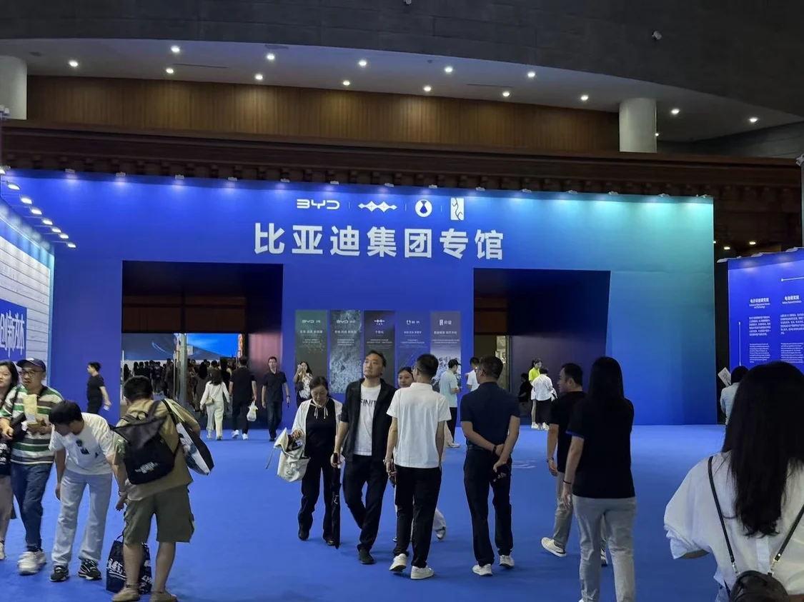 李斌豁出去了！全新ES8预售比老款便宜12万，蔚来美股大涨超10%