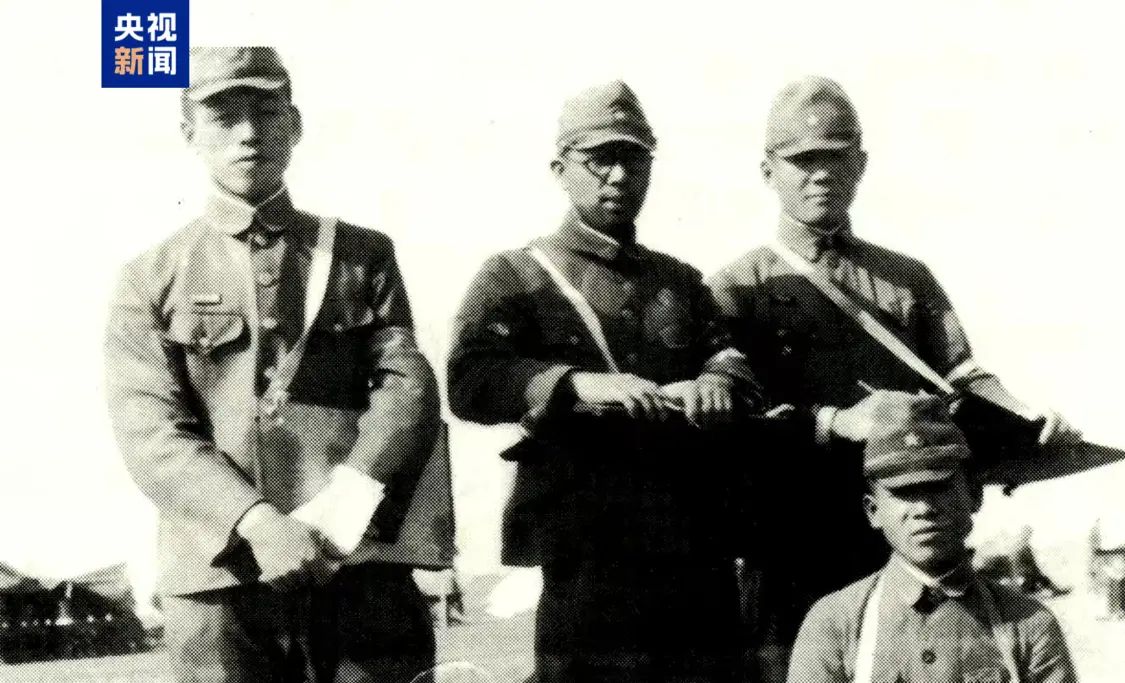 △七三一部队记录员正在记录野外实验数据(图片由侵华日军第七三一部队罪证陈列馆提供)